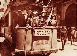 Los primeros tranvías eléctricos recorren las calles de Santiago