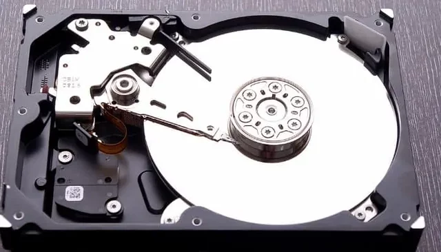 Se inventa el disco magnético