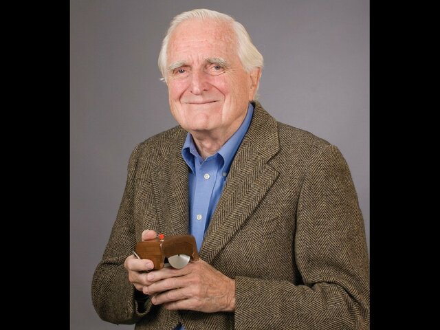 Se inventa el ratón