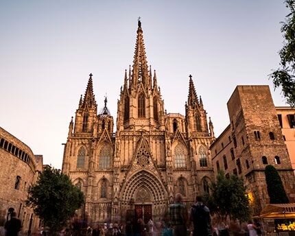 Finalització de la construcció iniciada de la catedral de Barcelona / Obertura