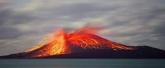 Erupción del volcán Krakatoa en indonesia