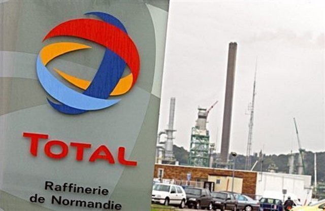 Total copes with oil leak in Gonfreville-l'Orcher