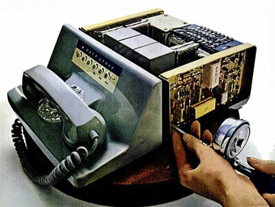 Primer modem comercial para computadoras.