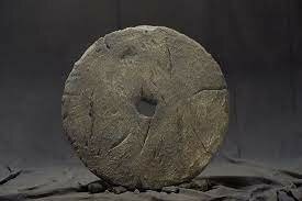 Rueda maciza (2.000 A.C)