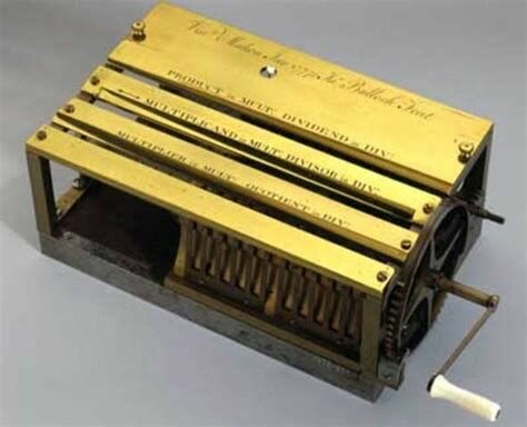 Charles Mahone inventa la primera máquina  lógica, el demostrador lógico.