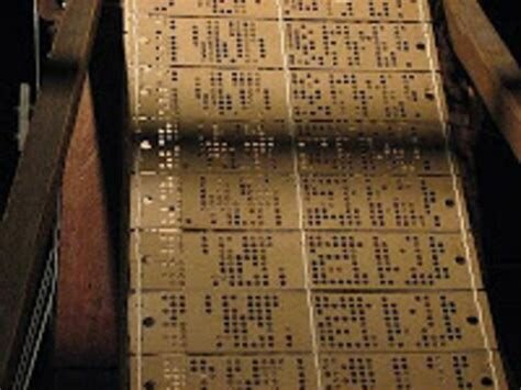 oseph Marie Jacquard, utilizó el mecanismo  de tarjetas perforadas