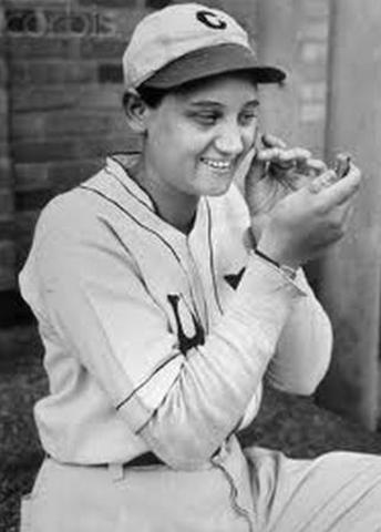 Virne Mitchell becomes the First Woman in Professional Baseball Player