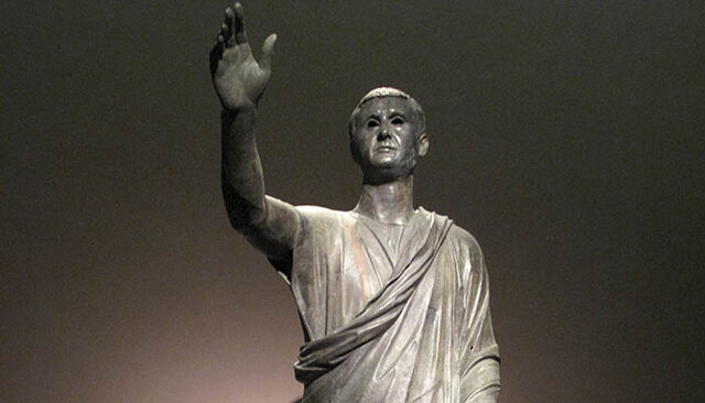 Primer cónsul plebeyo