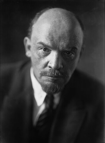 Lenin ( 1870 hasta 1924 )