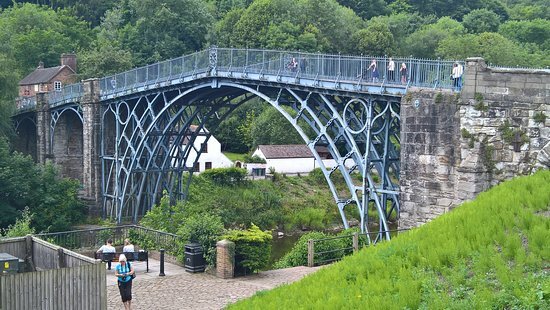 Construction of the Iron Bridge