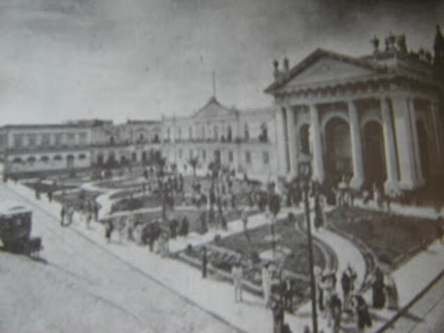 Primera clausura de la universidad