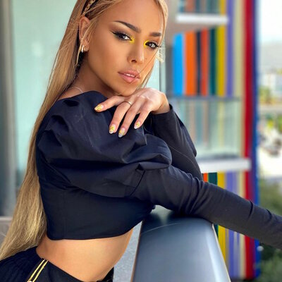 Timeline: Pasos de Danna Paola