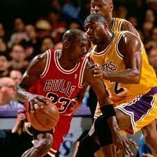 Aparecieron las estrellas Kareem Abdul-Jabbar, Larry Bird, Magic Jonhson y Michael Jordan.