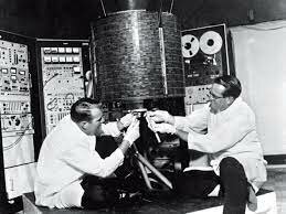 PRIMEIRO GRAN SATÉLITE