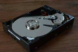 Se inventa el disco magnético