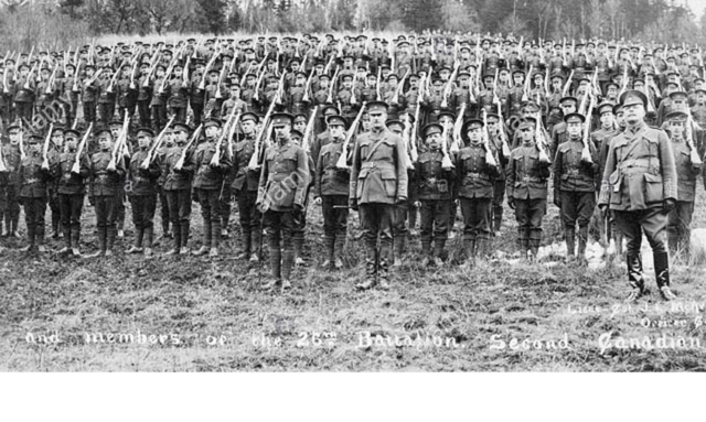 Raymond Chandler unió la fuerza expedicionaria canadiense que peleó en la primera guerra mundial.