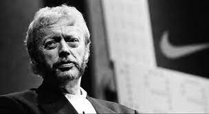 Knight deja de ser el directivo