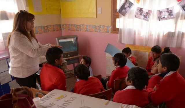 Uso de radio y televisión en la educación.