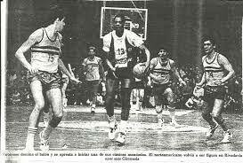 Primer partido profesional y exhibición publica.