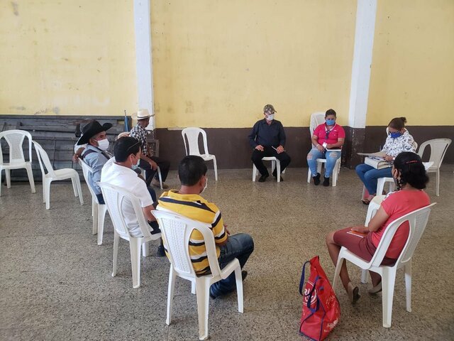 Primeros contactos con dirigentes comunitarios