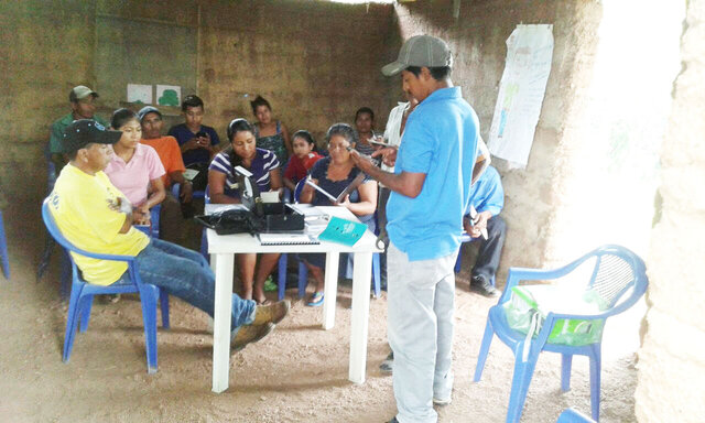 Entrega del informe a la Comunidad