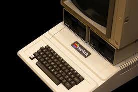 CREACION DE APPLE II