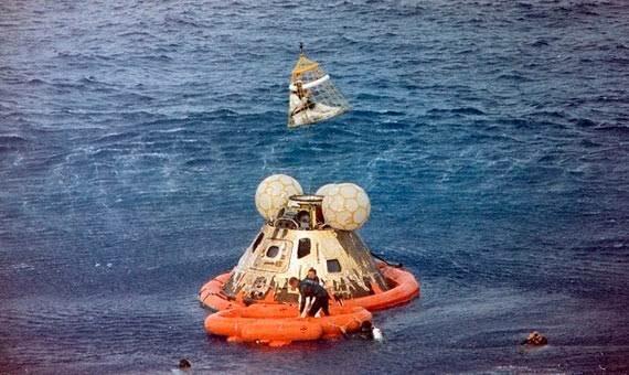 Apollo 13 regresa a Tierra con tripulantes a salvo