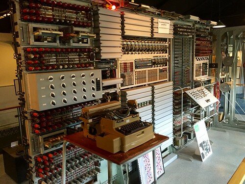Colossus - equipo dirigido por Alan Turing