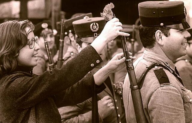 REVOLUCIÓN DE LOS CLAVELES