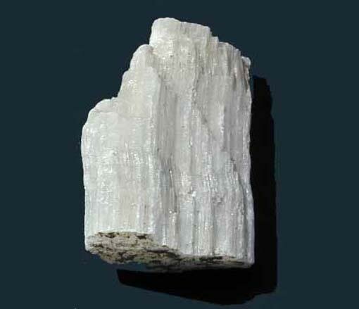 Al-Razi descubrio el yeso blanco y estudio la sustancia que conocemos como antimonio.