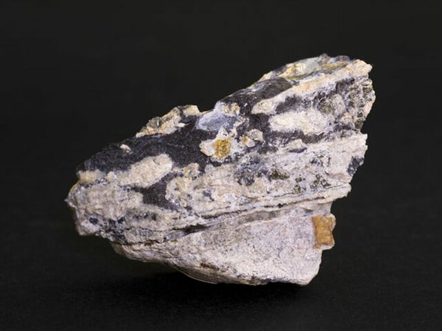 Alberto Magno descubre el arsénico.