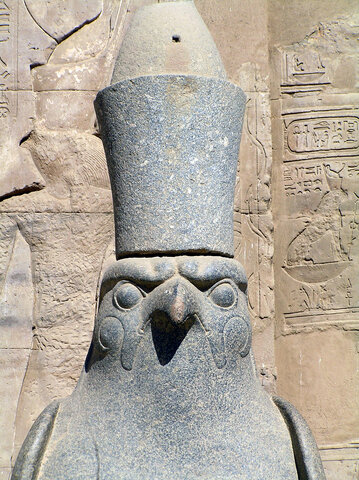 Construcción del templo, dios halcón