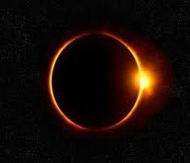Tales, predijo que tendría lugar, en Jonia, un eclipse total de Sol quedaron tan asustados por el oscurecimiento del Sol que, inmediatamente, firmaron un tratado de paz.