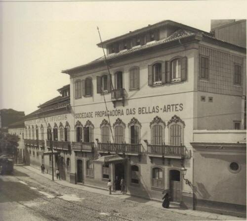 Liceus de artes e ofícios (formação técnico-profissional)