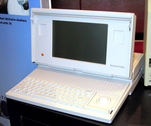 Aparece el primer ordenador portátil de Apple. El Macintosh IIx.