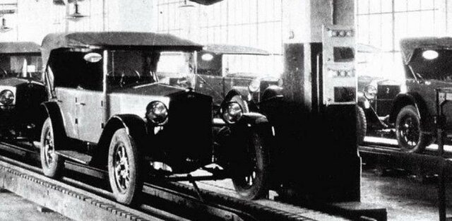 Karl Benz with his first patented cars