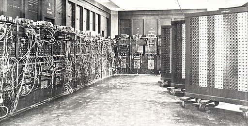 ENIAC - Electronic Numerical Integrator And Computer (Computador e Integrador Numérico Electrónico)