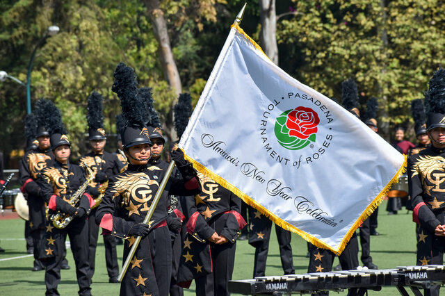 Logre pasar mi audición para ser del grupo que representaria a la escuela y banda en el desfile de las rosas de Pasadena,Califronia