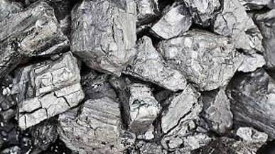 William Gregor, descubre el titanio.