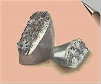 Gadolin descubre el itrio.