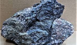 Don Fausto de Elhúyar. Junto con su hermano mayor, José, aislaron un nuevo elemento al que, en la actualidad, según los países, se denomina tungsteno o volframio.