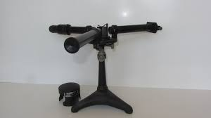 Robert Wilhelm Bunsen y Gustav Robert Kirchhoff, inventan el espectroscopio.