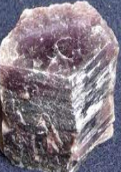 Bunsen y Kirchhoff descubren el rubidio.