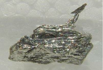 Cleve descubrio el tulio.