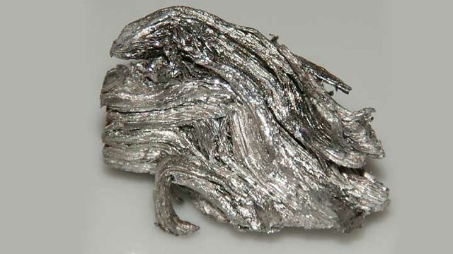 Lecoq de Boisbaudran descubre el samario y holmio.