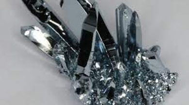 Walter Noddack, Ida Tacke y Otto Berg descubrieron el renio (el primer elemento artificial)