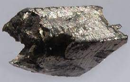 Se encuentran los elementos 99 y 100, a estos se llamaron einstenio fermio.