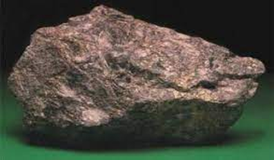 los equipos de químicos de los Estados Unidos, Gran Bretaña y Suecia Descubren el nobelio.