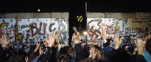 CADUTA DEL MURO DI BERLINO