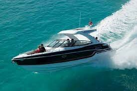 Boat ride at Lake Minnewanka